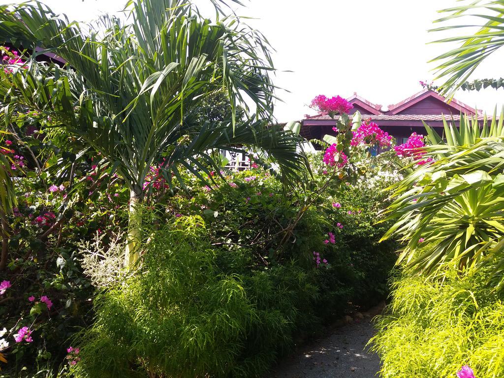 Khmer House Bungalow Hotel Kep Exterior photo